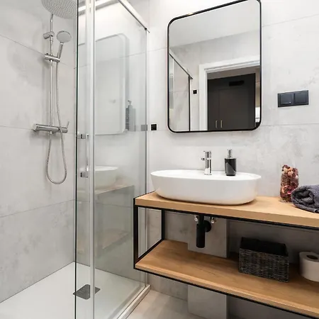 Apartment Sunny - Plac Wolnosci 6 *